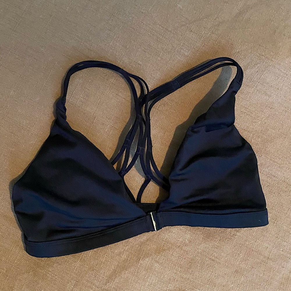 Front close VS sports bra